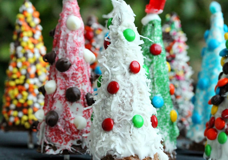 Top 12 Clever Twists to Traditional Gingerbread Houses!