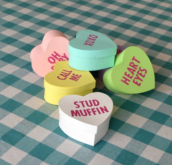 http://overthebigmoon.com/wp-content/uploads/2017/01/oversized-conversation-hearts7.jpg