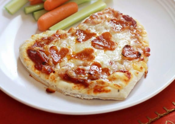 https://overthebigmoon.com/wp-content/uploads/2014/01/kidskitchen-heartpepperonipizza-main-2-575x410.jpg