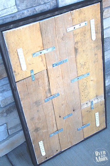 Rustic Elf Parking Pallet Sign Tutorial - your kids will love this! From www.overthebigmoon.com!