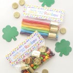 St Patrick's Day Treat Bag Topper - super cute printable with a fun idea! Printable available at www.overthebigmoon.com!