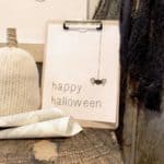 This simple Halloween Printable is a super easy way to decorate for Halloween! on www.overthebigmoon.com!