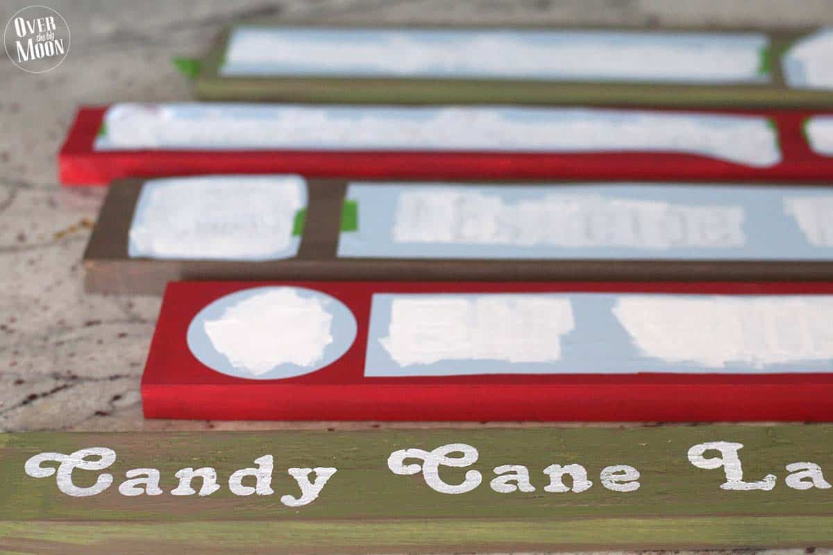 Holidays: DIY North Pole Sign- how to make this cute sign, step 8.