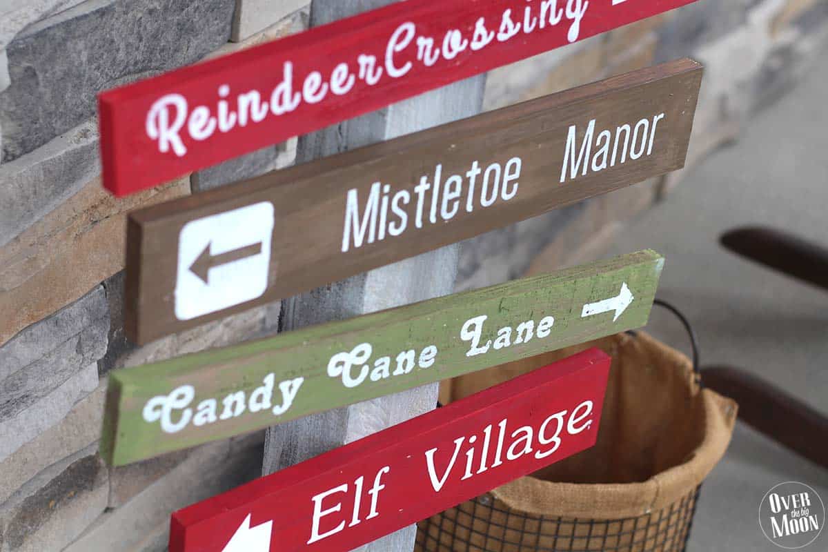 Holidays: DIY North Pole Sign- make this adorable DIY sign to sit on your porch for Christmas. 