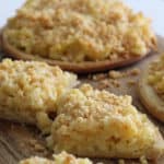 Copycat Disneyland Mac N' Cheese Pizza - from Goofy's Kitchen | www.overthebigmoon.com