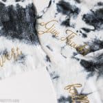 Grab some free files to make these DIY fall kitchen towels! Heat transfer vinyl can make anything look seasonal and festive.