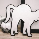 Use your maker to make this 3d black cat chipboard sign. A perfect addition to your halloween decor!